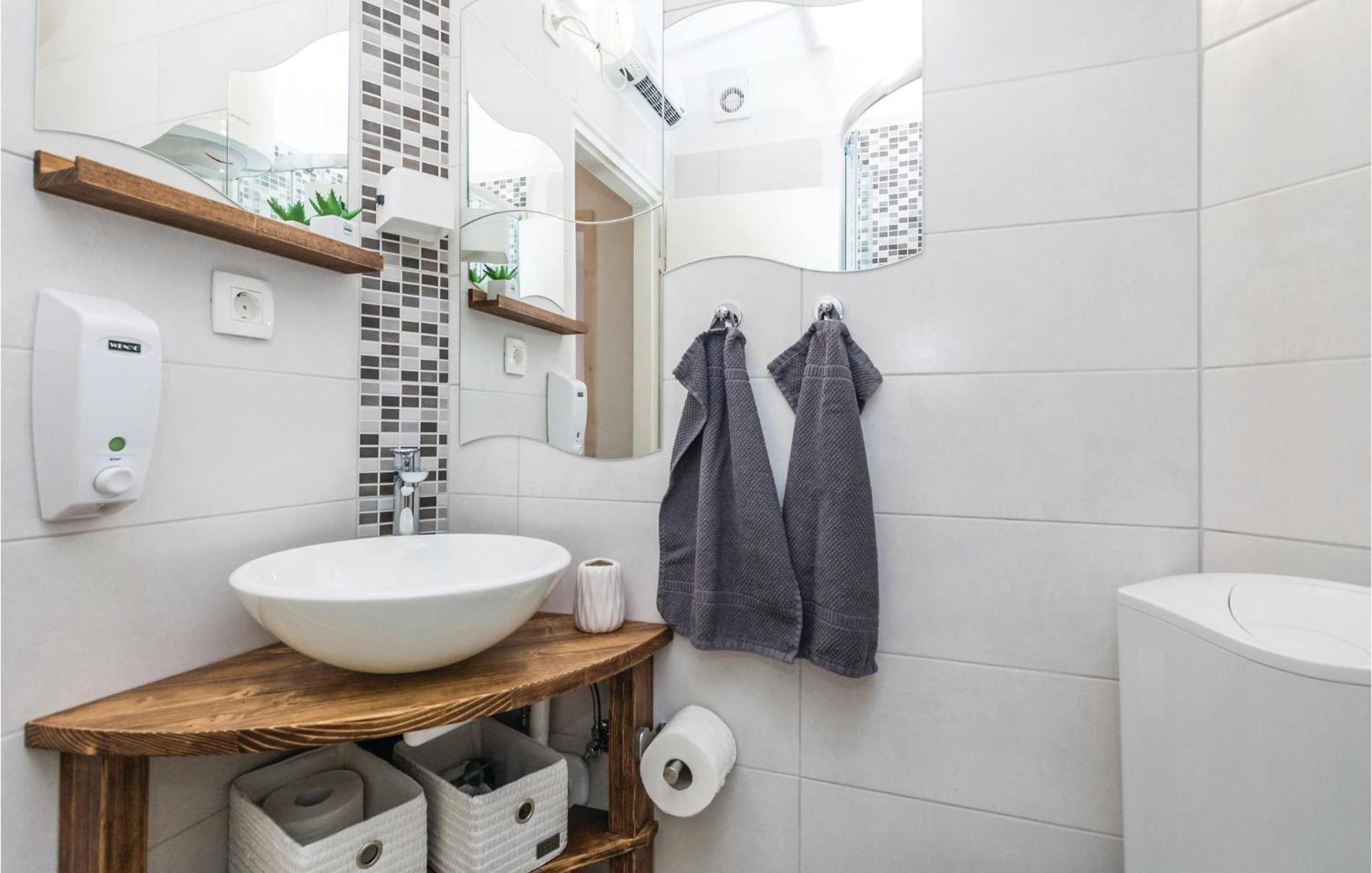 Gorgeous Apartment In Rijeka With House Sea View מראה חיצוני תמונה